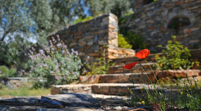 Bahçe Taş Duvarları İçin Kullanabileceğiniz Ürünler